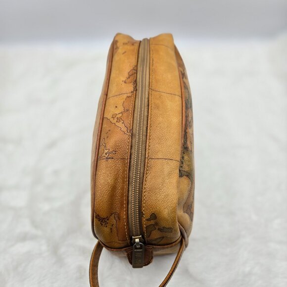 Geo Classic Clutch Bag - Picture 3 of 5